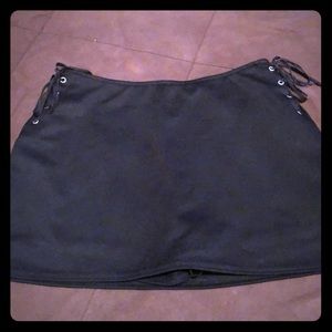 Cute black skorts (good condition)